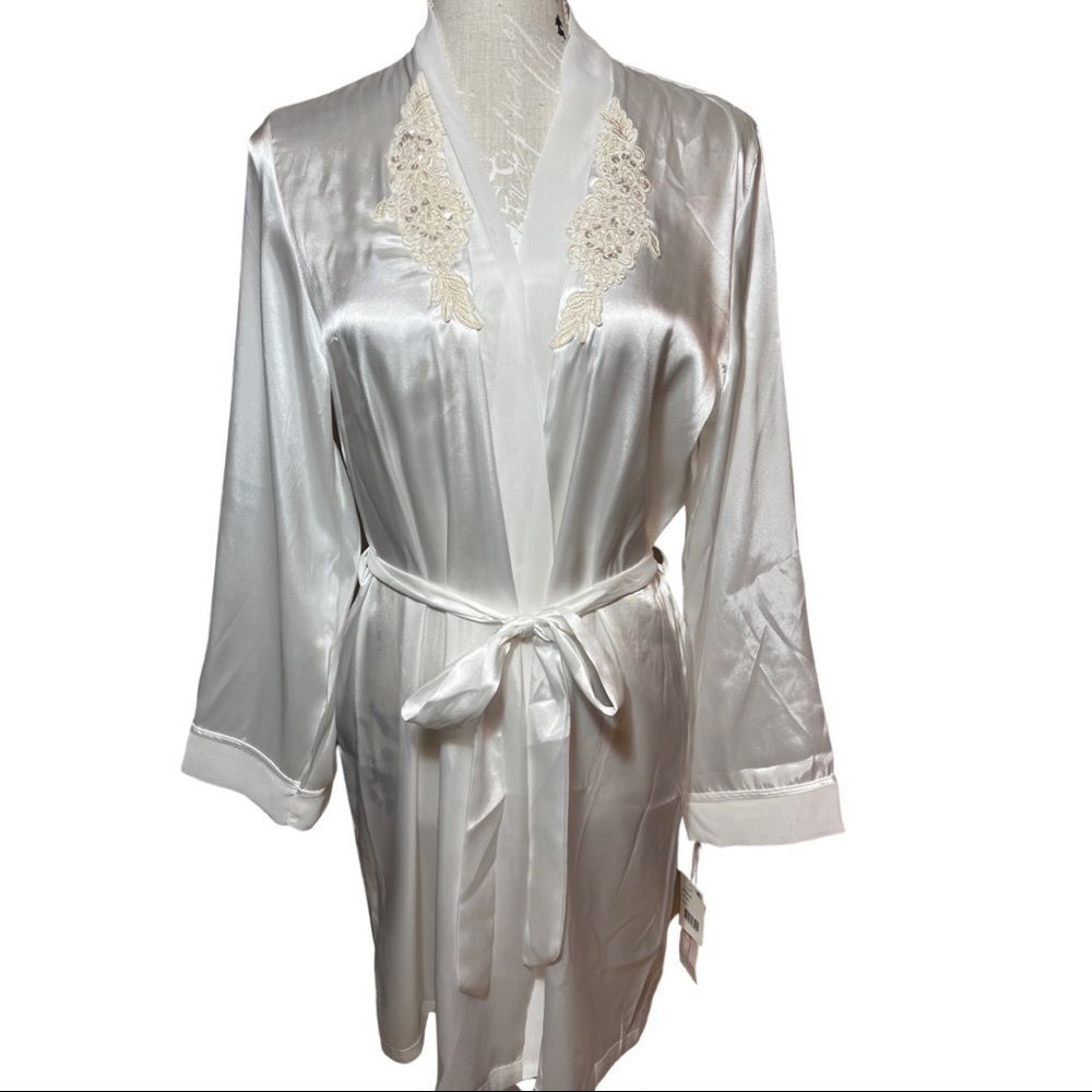 NWT Linea Donatella Midnight Short Wrap Robe size small/medium white bridal - Picture 3 of 9